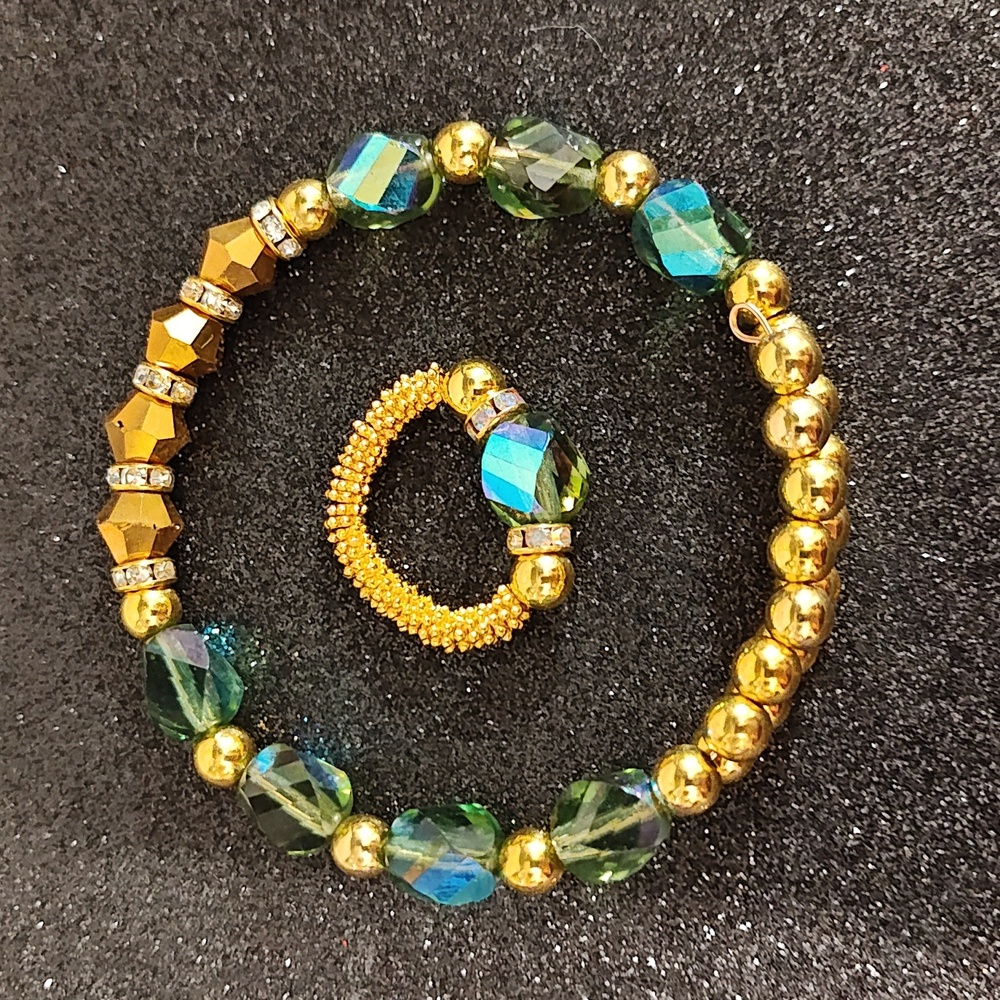 Handmade Green Faceted W/ Gold Metal Beads Wire Bracelet & Stretch Ring - Picture 3 of 5